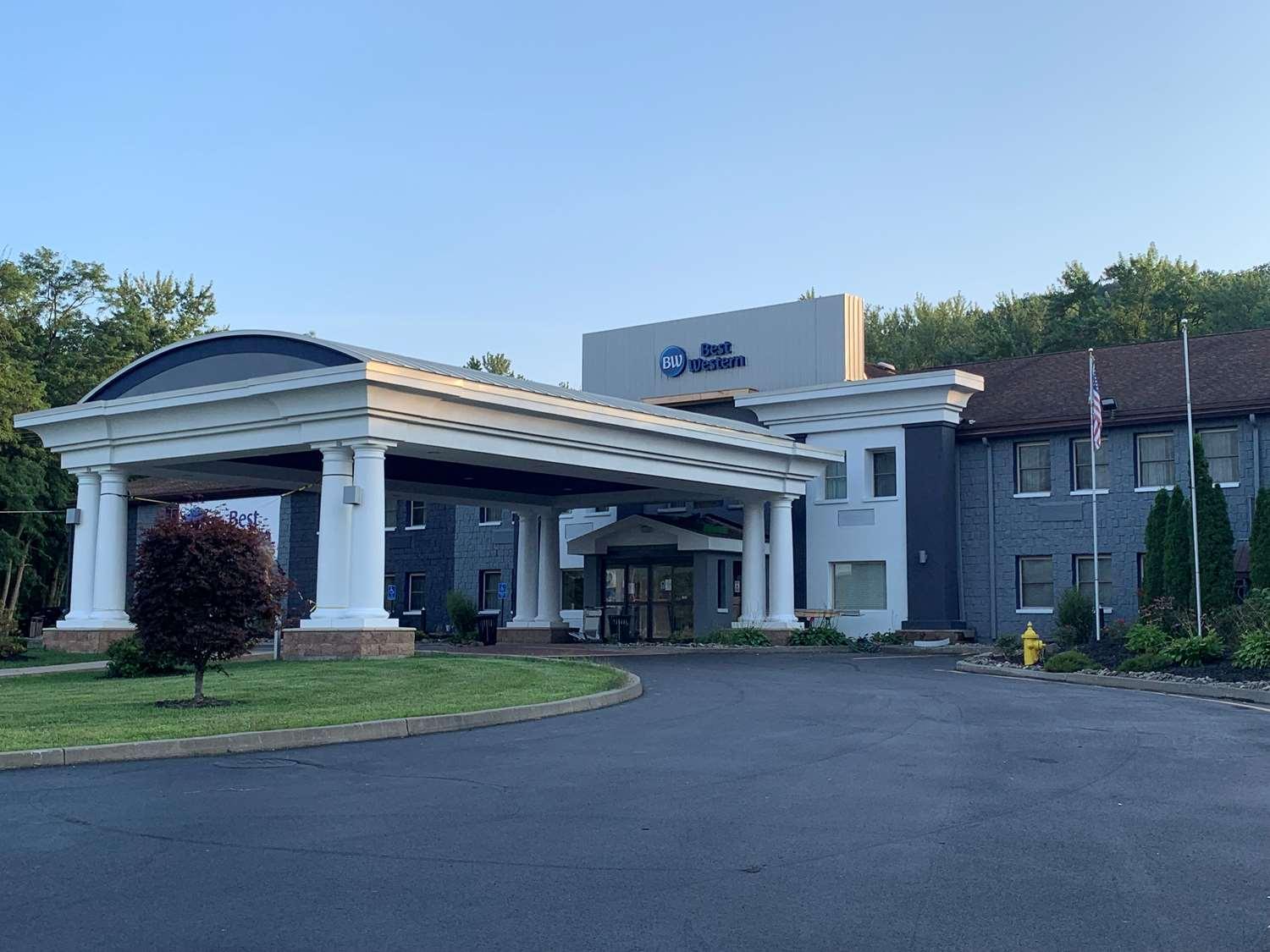 Best Western Owego Inn Bagian luar foto