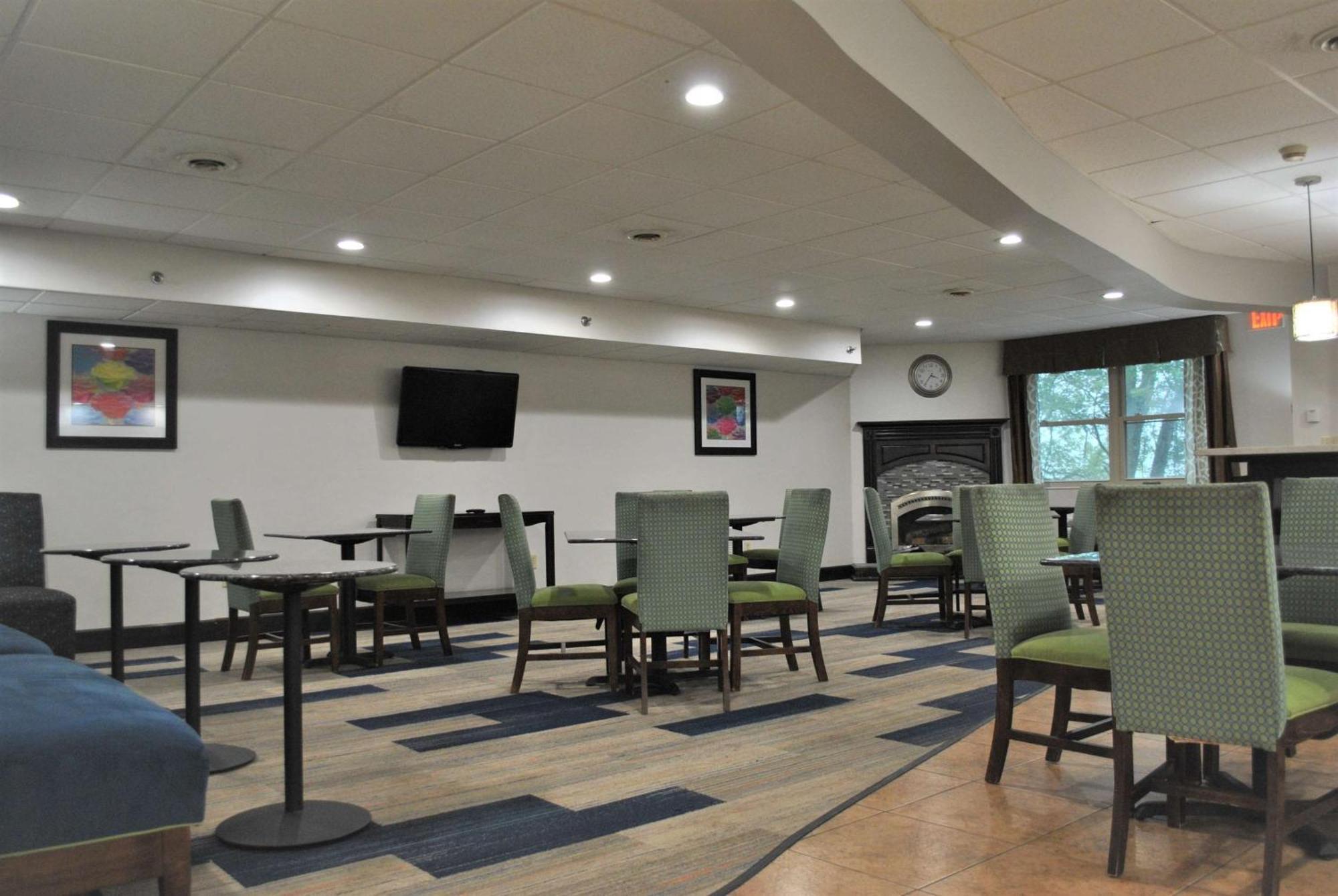 Best Western Owego Inn Bagian luar foto