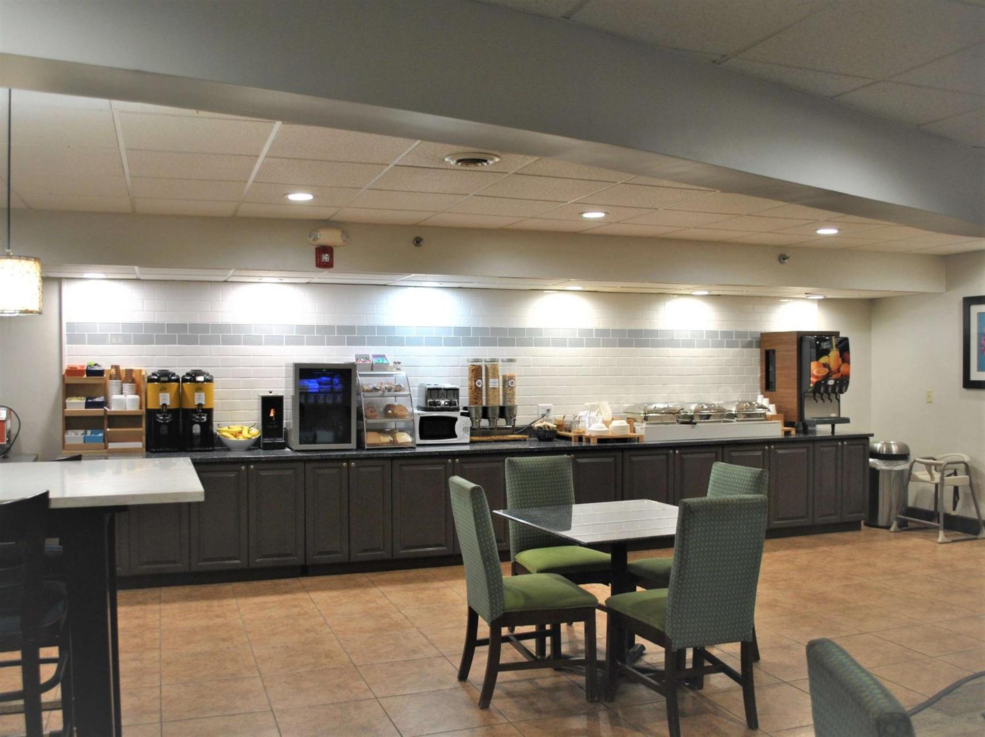 Best Western Owego Inn Bagian luar foto