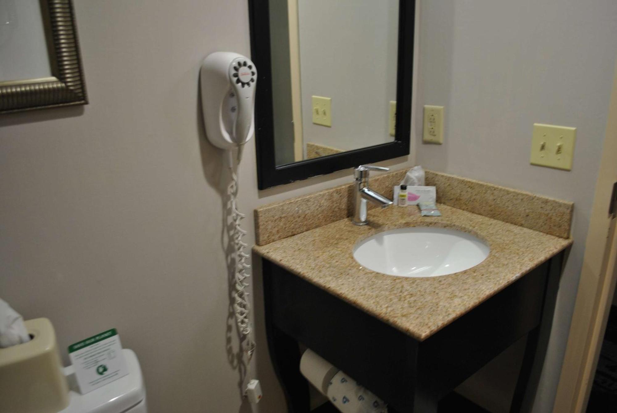 Best Western Owego Inn Bagian luar foto