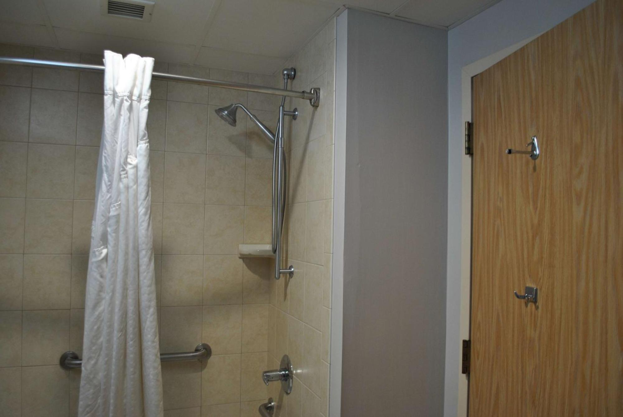 Best Western Owego Inn Bagian luar foto